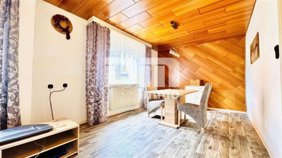 Modernisiertes Zweifamilienhaus mit Maisonettebereich in Panorama Traumlage + Garage / Terrasse - EG Wohn / Esszimmer